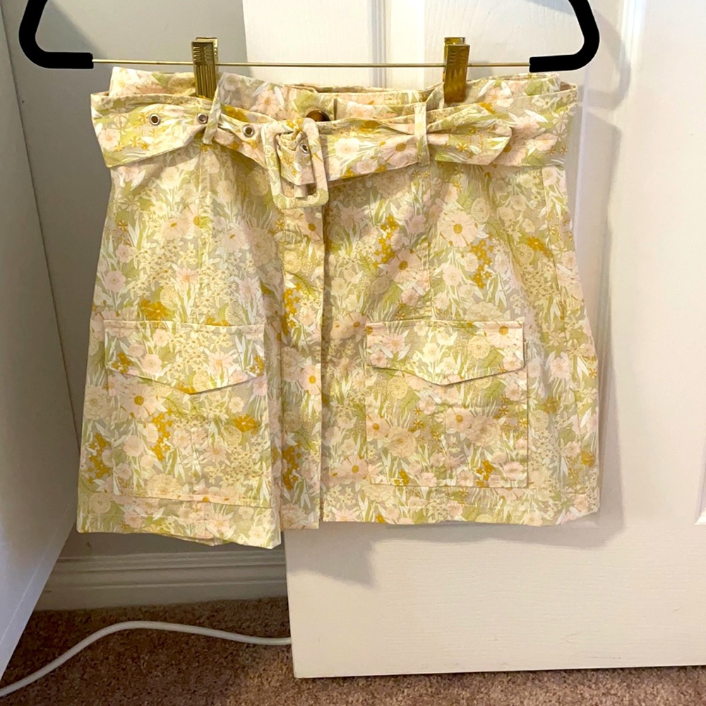 Floral mini skirt. Us size 8